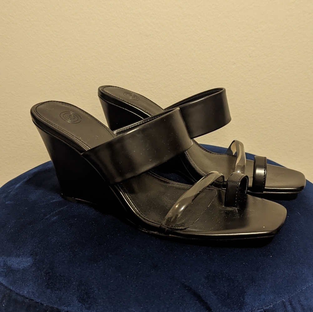 Urban Outfitters Black wedges size 9